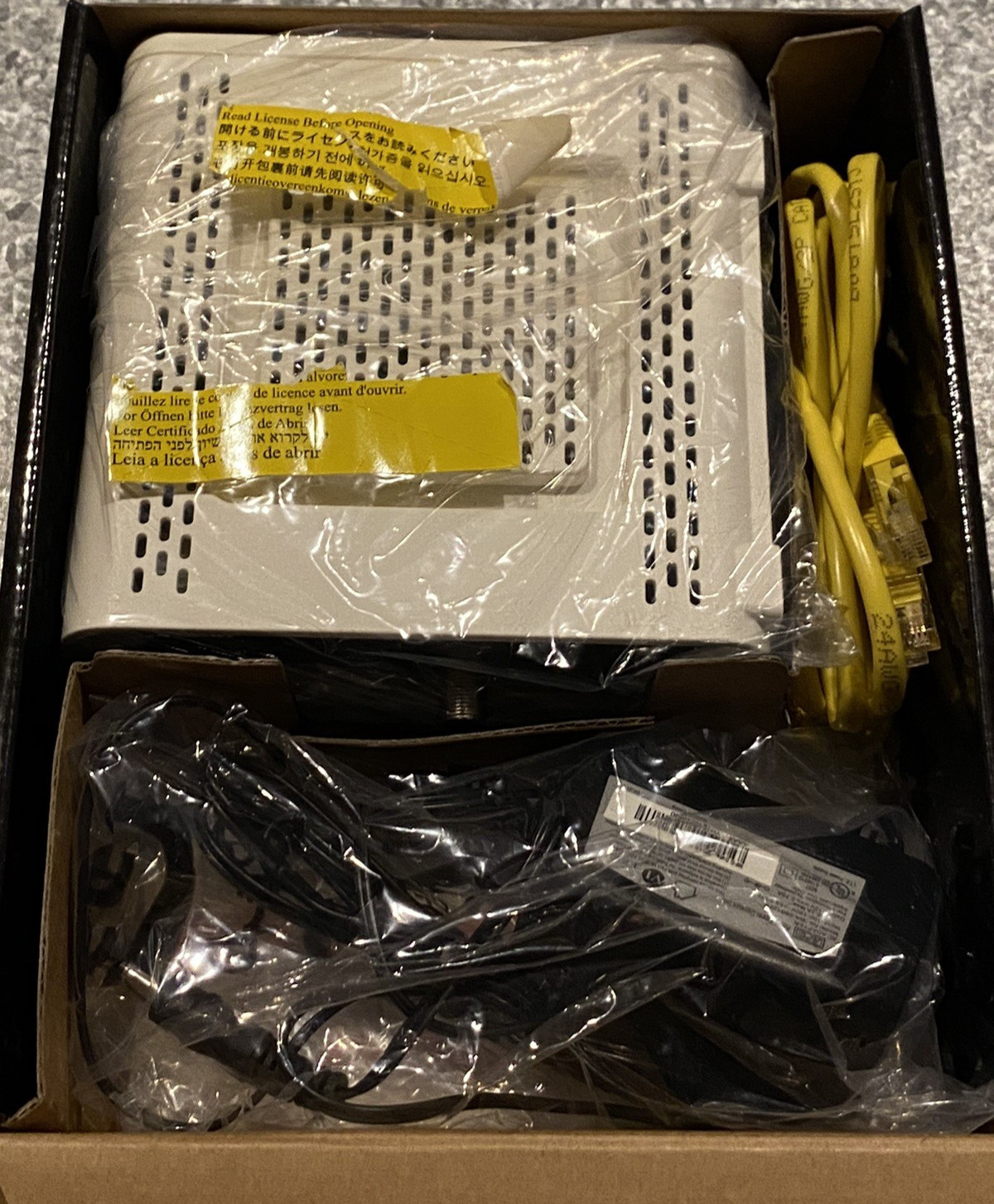 Arris Surfboard 8 x 4 DOCSIS 3.0 Cable Modem w/ Power Adapter Ethernet Cable NIB