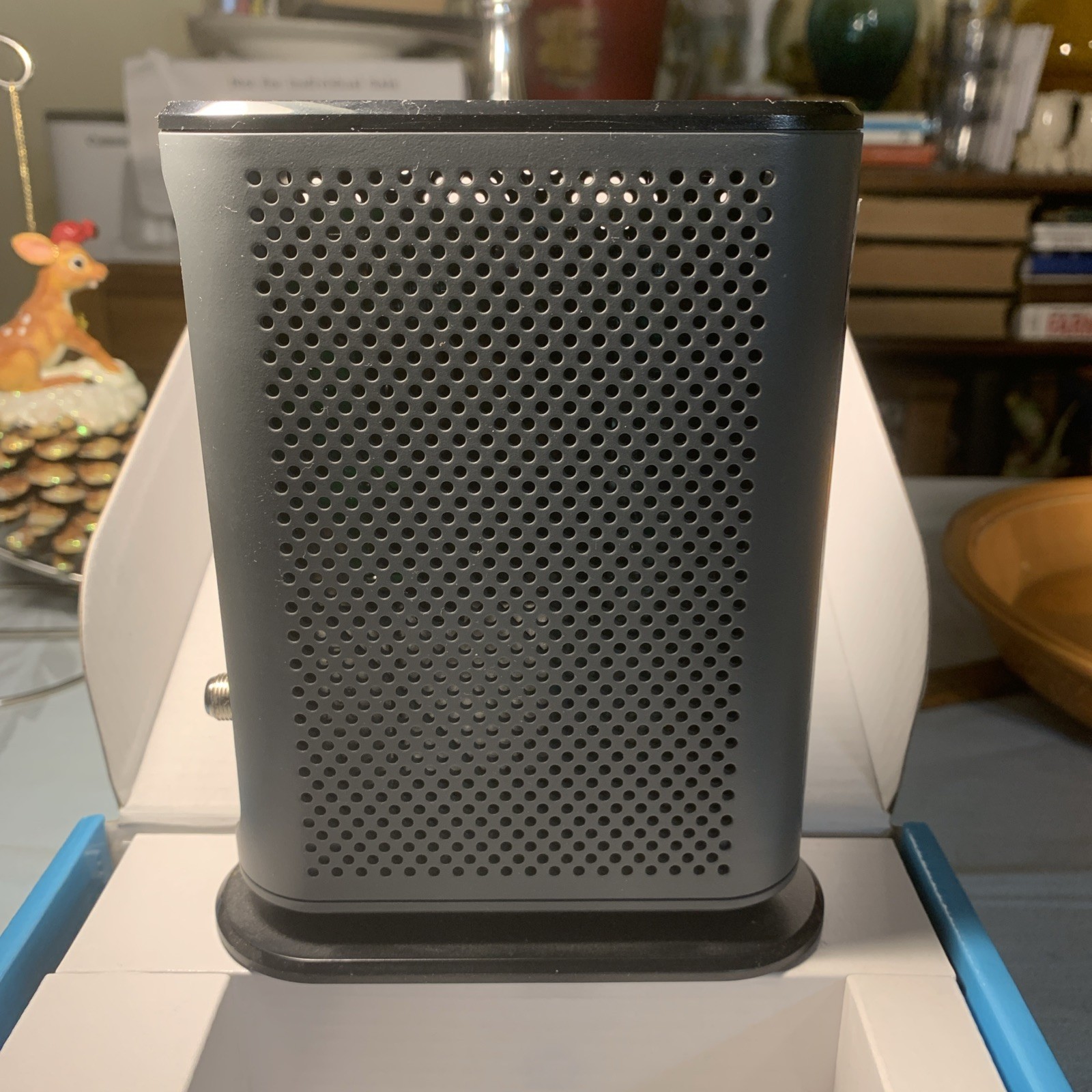 Motorola 8 By 4 Cable Modem,Model MB7220.New In Open Box.