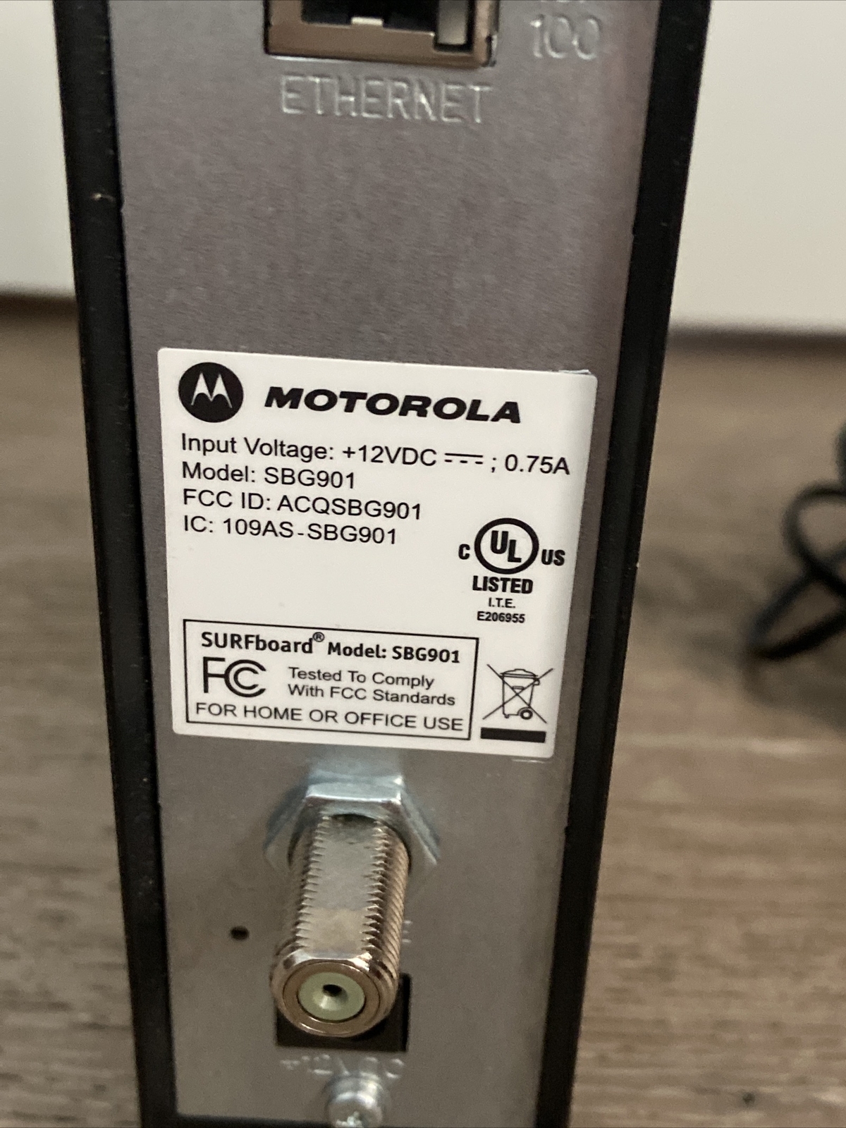 Motorola Surfboard SBG901 Wireless Cable Modem Gateway with Power Supply