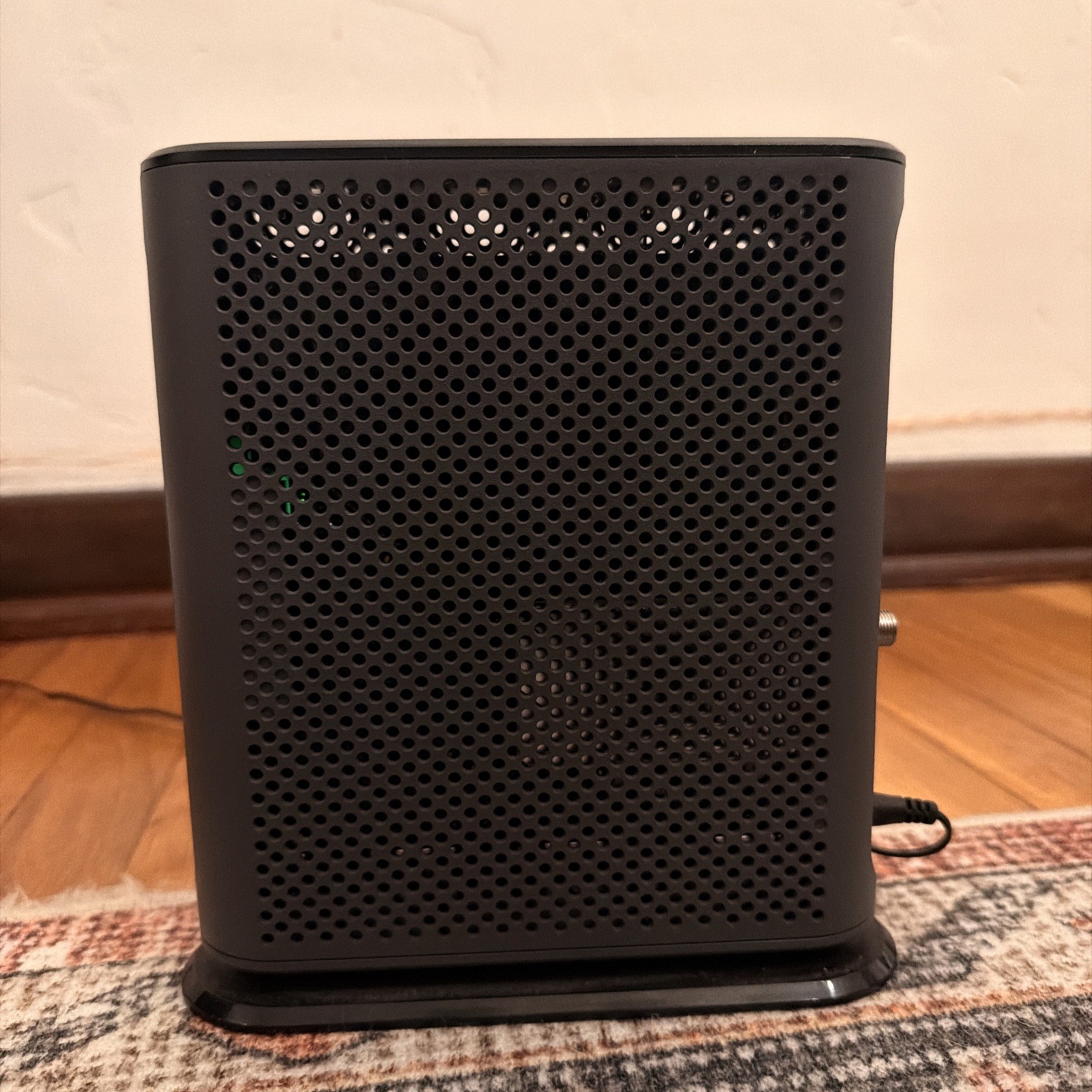Motorola MB8611 DOCSIS 3.1 Cable Modem with Power Adaptor, working