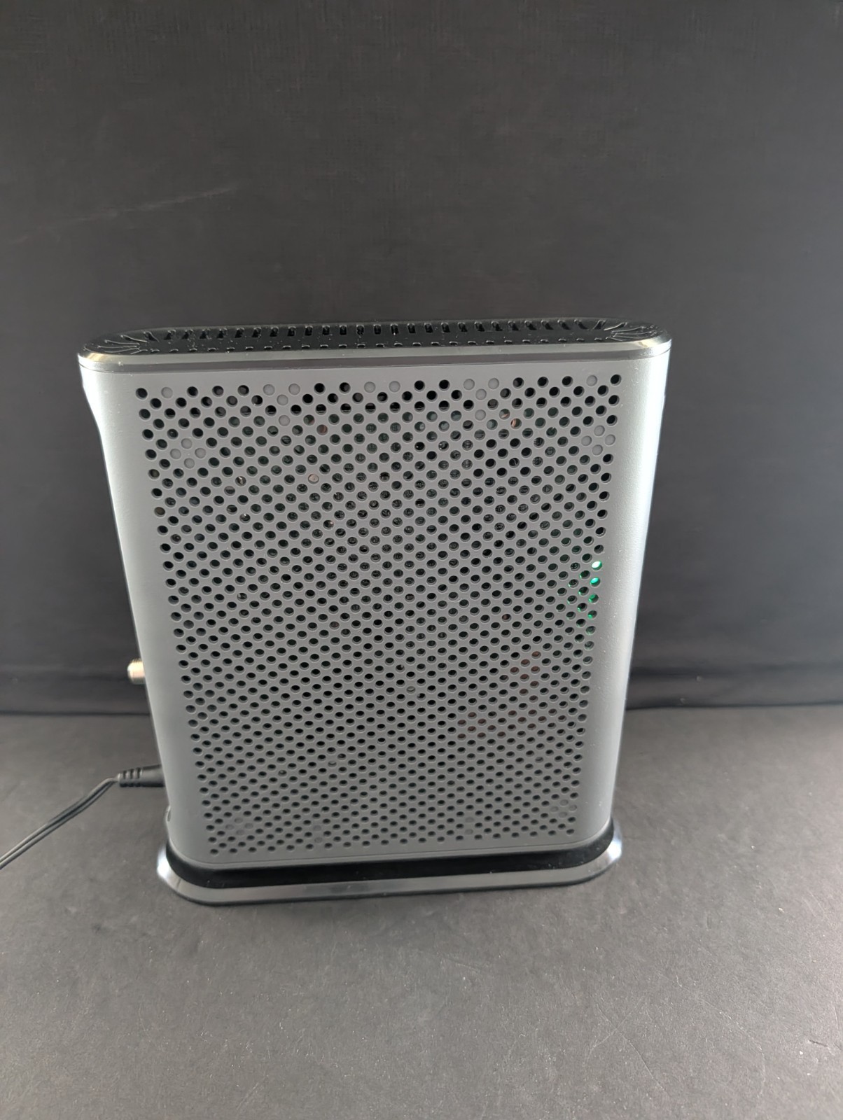 Motorola MB8600 DOCSIS 3.1 Ultra High Speed Cable Modem with Power Cord