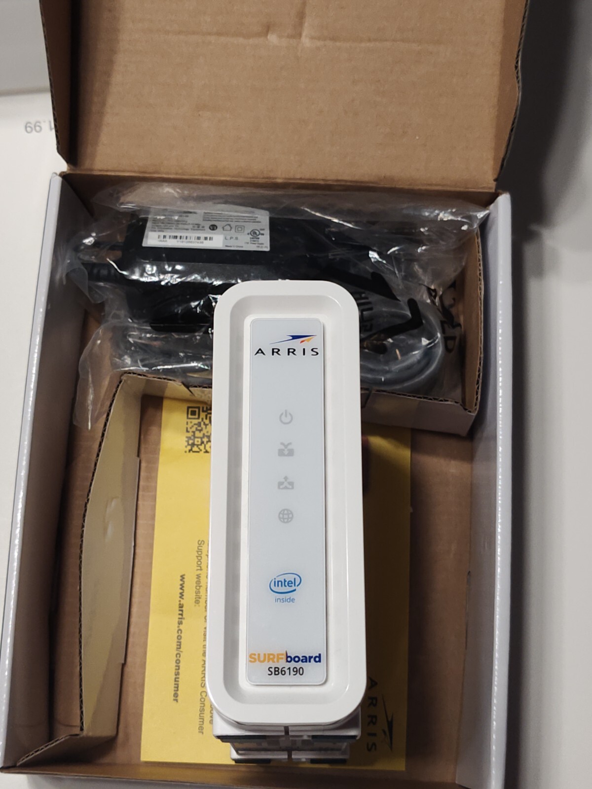 ARRIS SURFboard SB6190 DOCSIS 3.0 32 x 8 Gigabit Cable Modem 1 Gbps White.