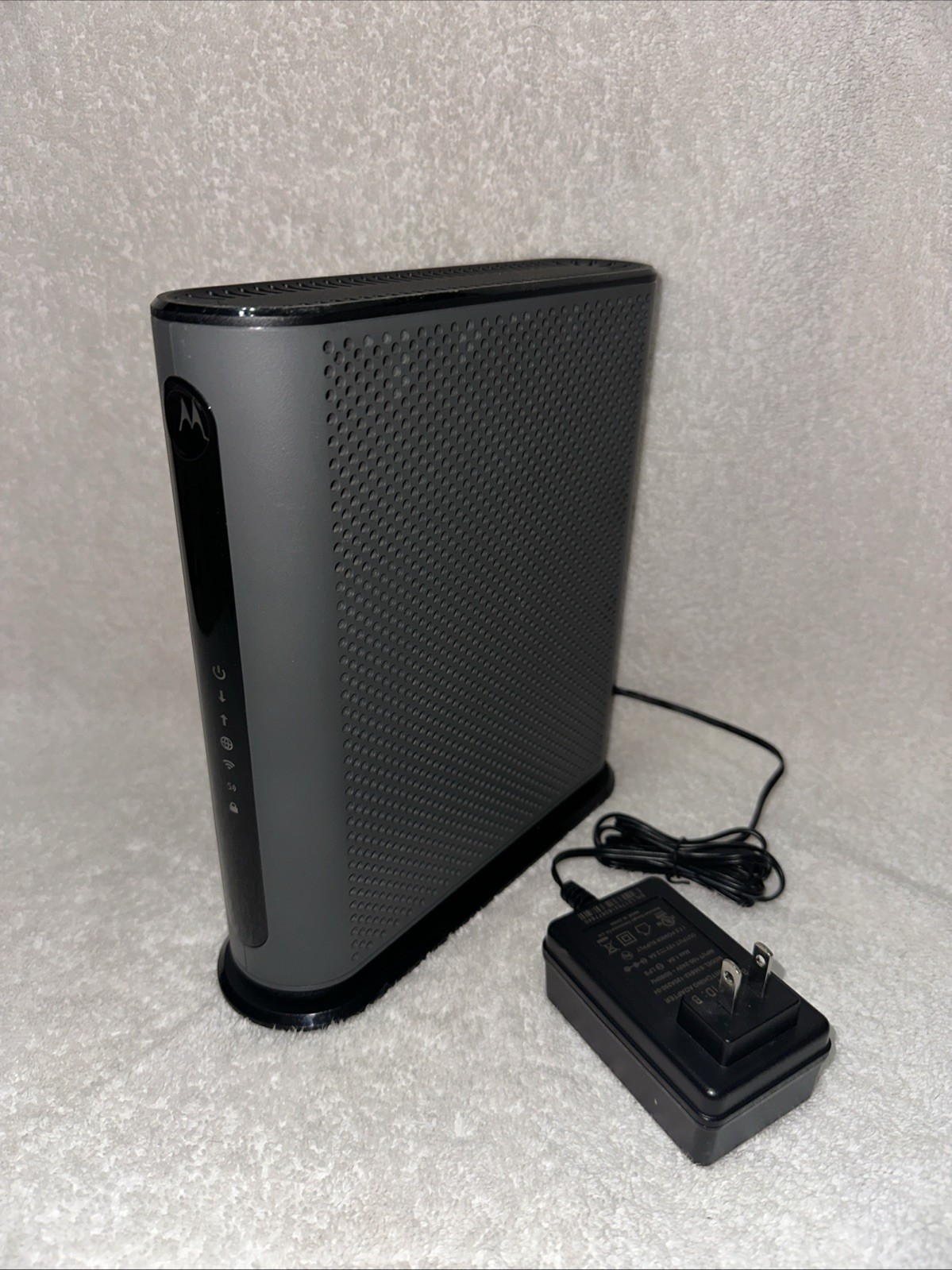 Motorola MG7550 16×4 Cable Modem Plus AC1900 Wi-Fi Router