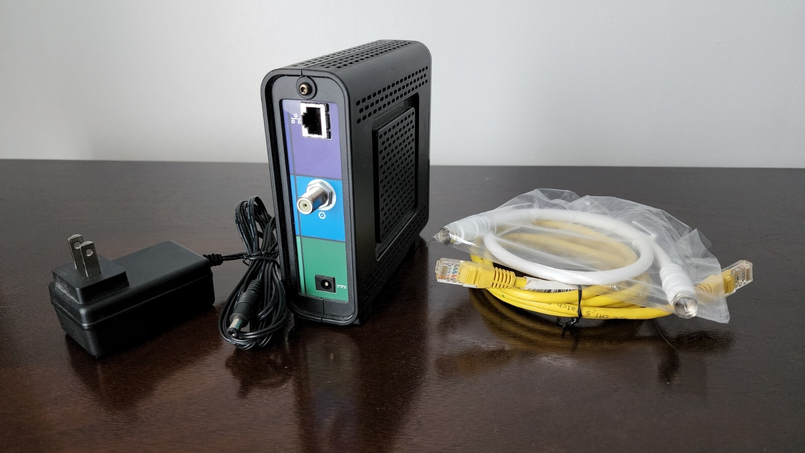 Arris SURFboard SB6121 – Cable Modem – Used with/ Power Adapter – Working