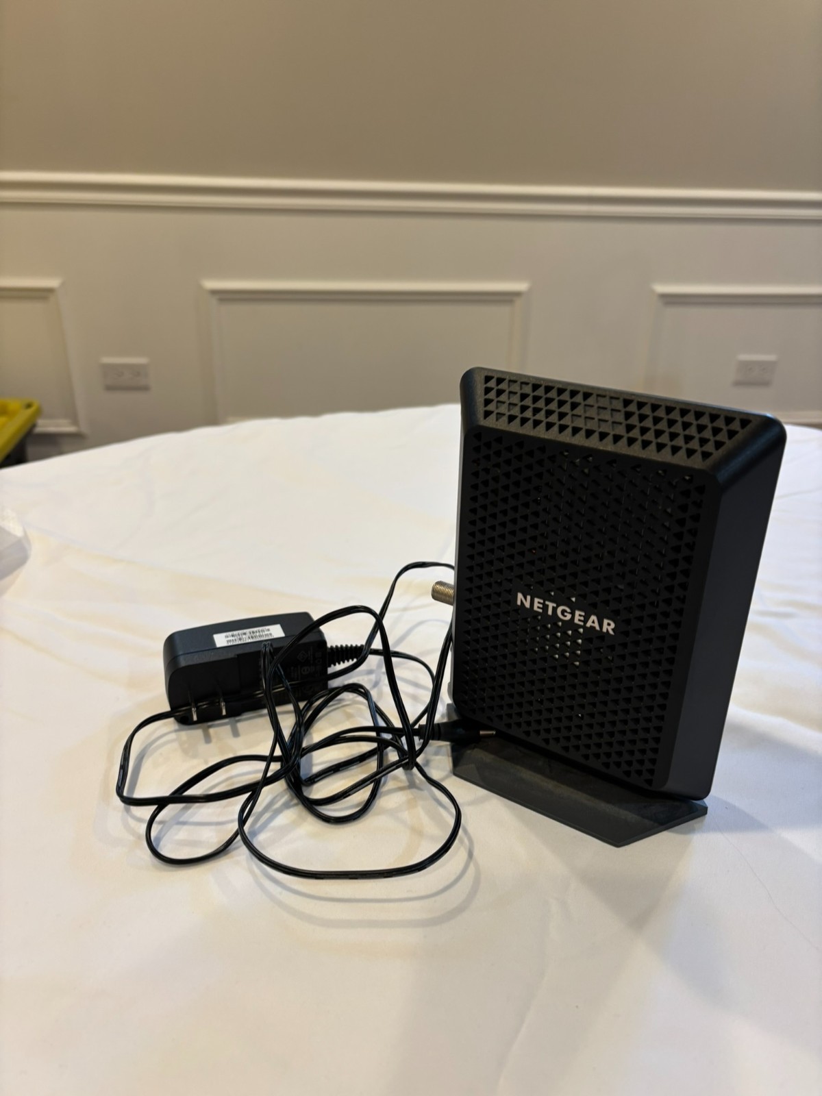 NETGEAR CM700 Cable Modem – DOCSIS 3.0 – 1.4 Gbps Max Speed – EUC
