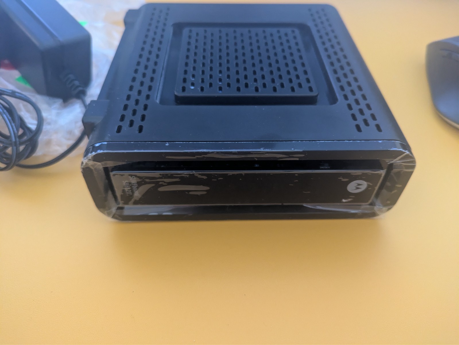 Motorola Arris SURFboard SB6121 DOCSIS 3.0 Cable Modem – Black W/AC Adapter