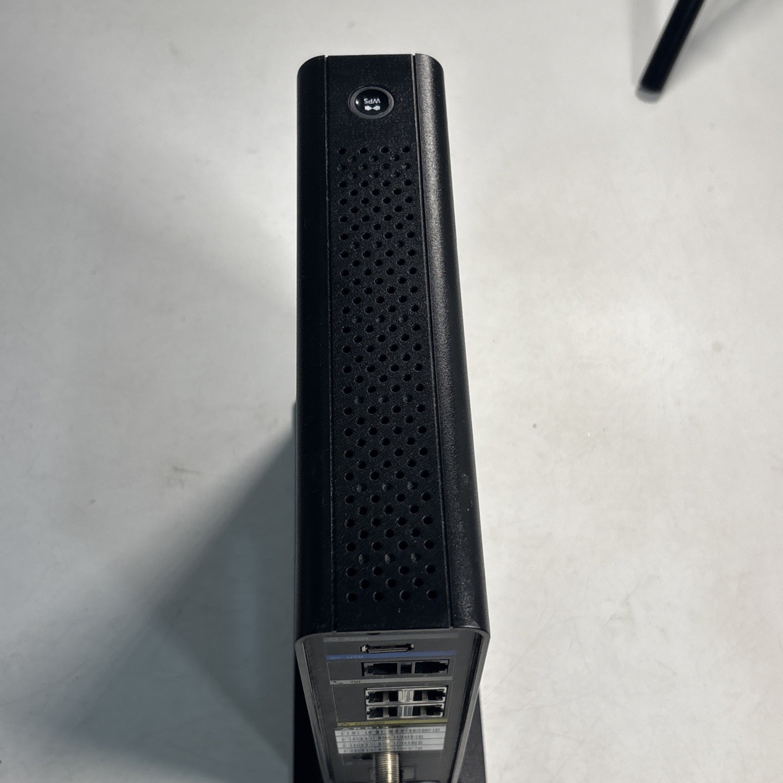 ARRIS TG862G/CT Xfinity Comcast Gateway and Router 802.11n wifi With Cord