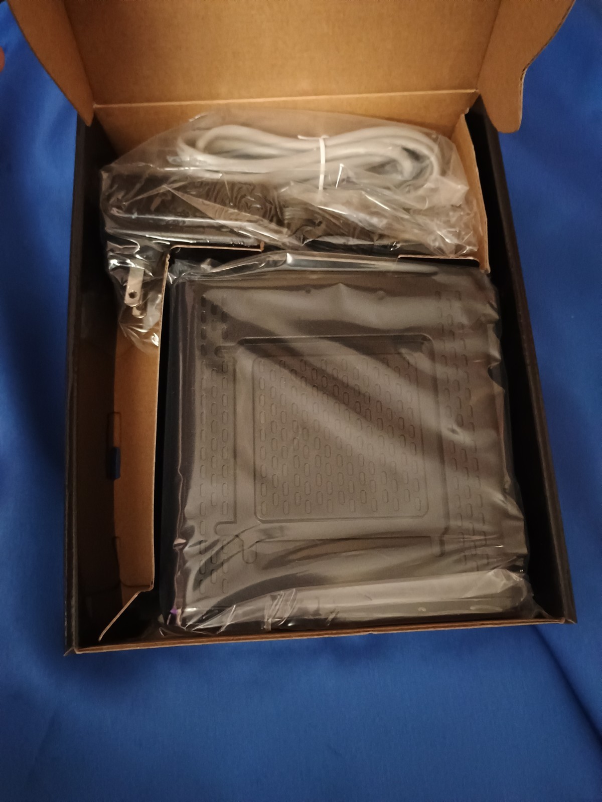 Motorola SURFboard SB6121 (575319-019-00) 199.68 Mbps