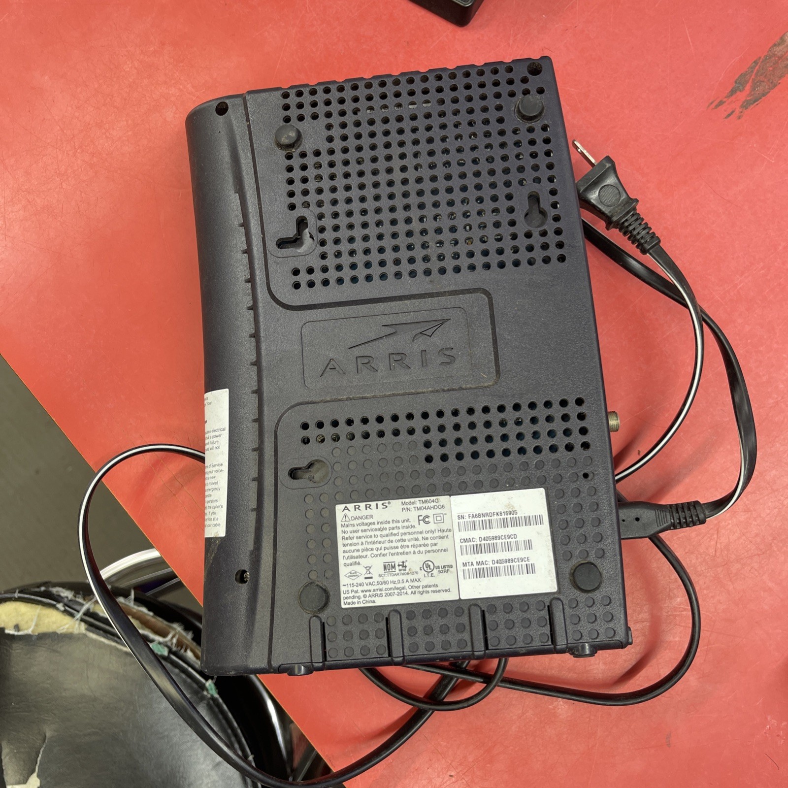 Arris TM604G Touchstone Telephony Cable Modem (TM04AHDG6) w/ Power Cord