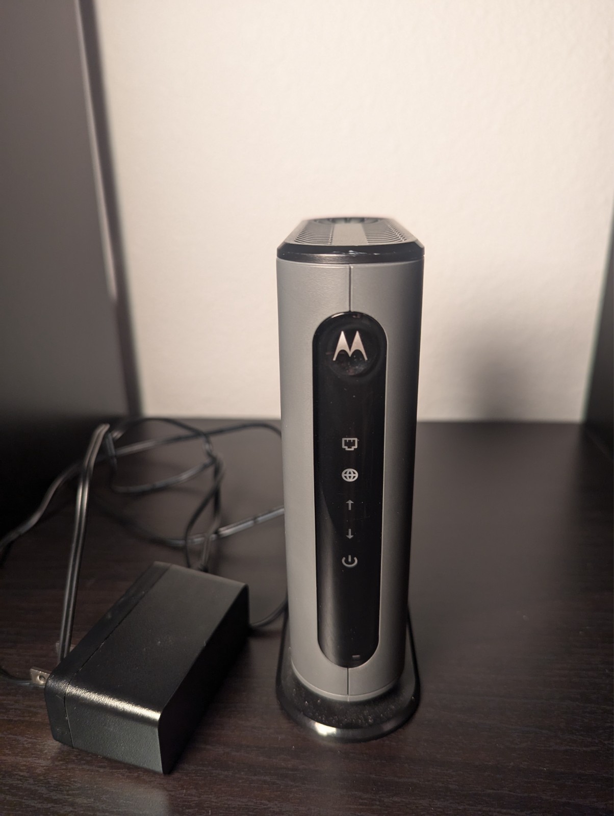 Motorola MB7420 16×4 High Speed ​​Cable Modem – Includes Power Cable – Powers On