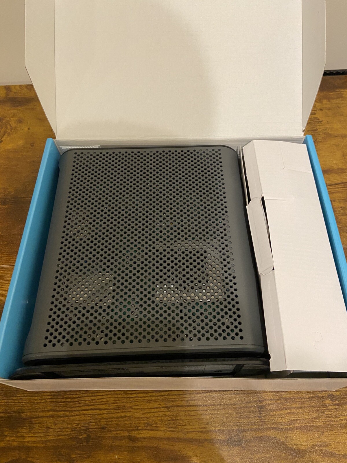 Motorola MG7550 16X4 Cable Modem & AC1900 WiFi Router Combo with Power Cord