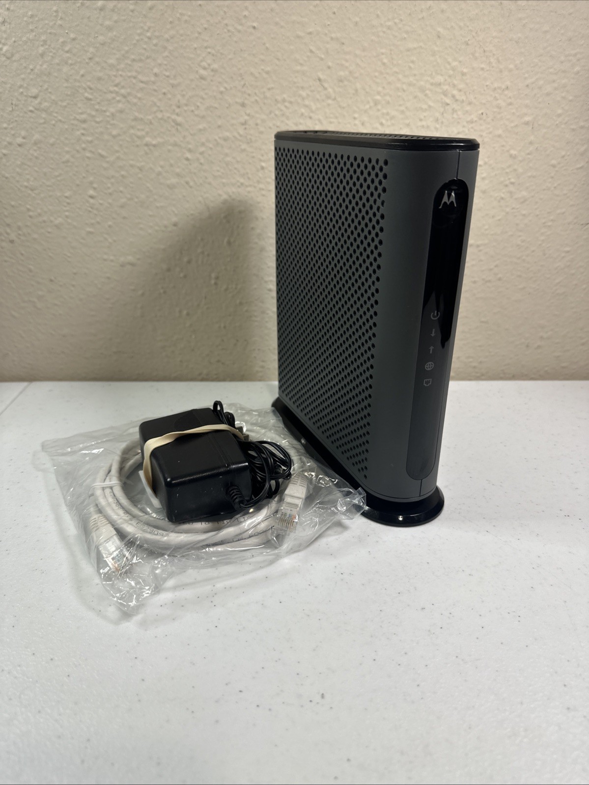 Motorola MB7621 Cable Modem 24×8 DOCSIS 3.0 Xfinity Cox Spectrum 900 Mbps
