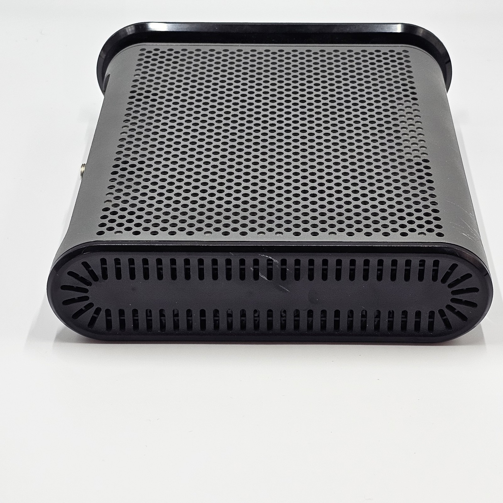 Motorola MB7621 DOCSIS 3.0 Cable Modem 24×8 650 Mbps High-Speed Internet