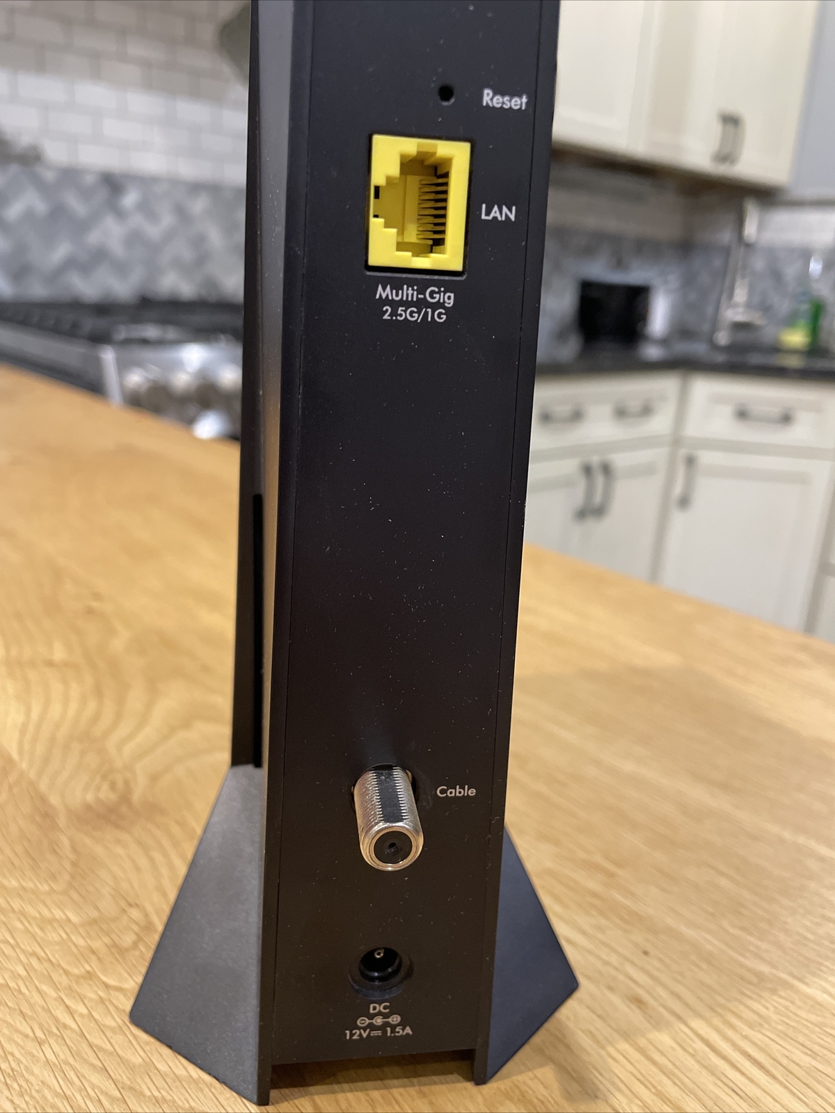 Netgear Nighthawk CM2000 2.5Gbps Cable Modem – DOCSIS 3.1