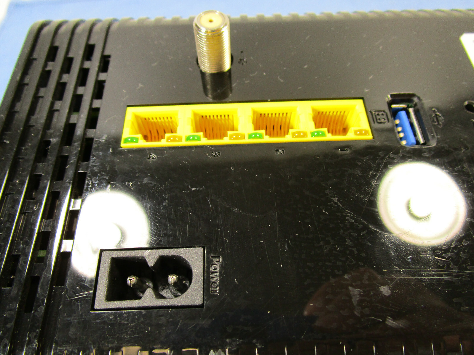 Hitron CGNVM-3582 Wireless Cable Modem 3.0 32×8 Downstream channels