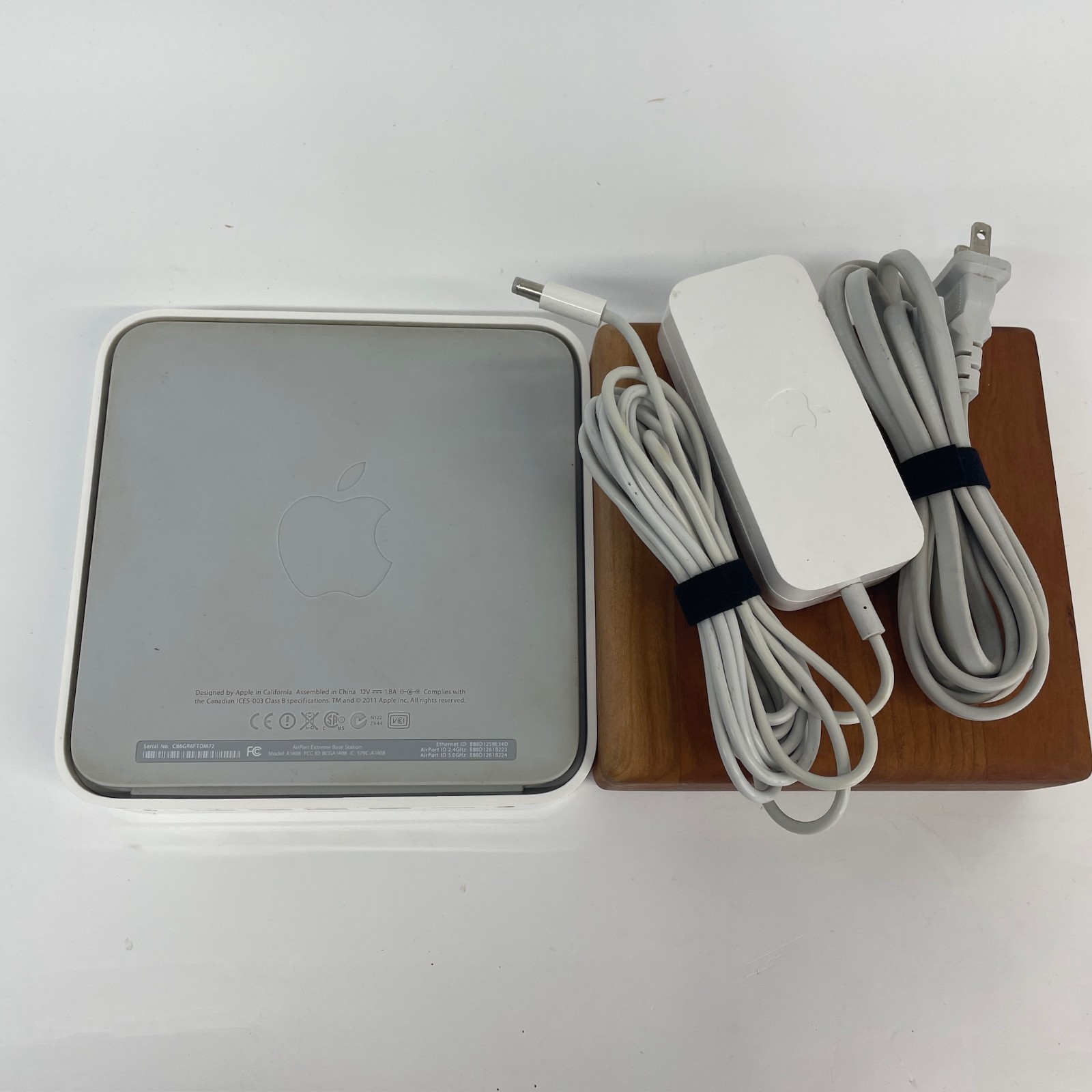 Apple A1408 AirPort Extreme Dual Band Router 802.11n Wireless WiFi 5th Gen White
