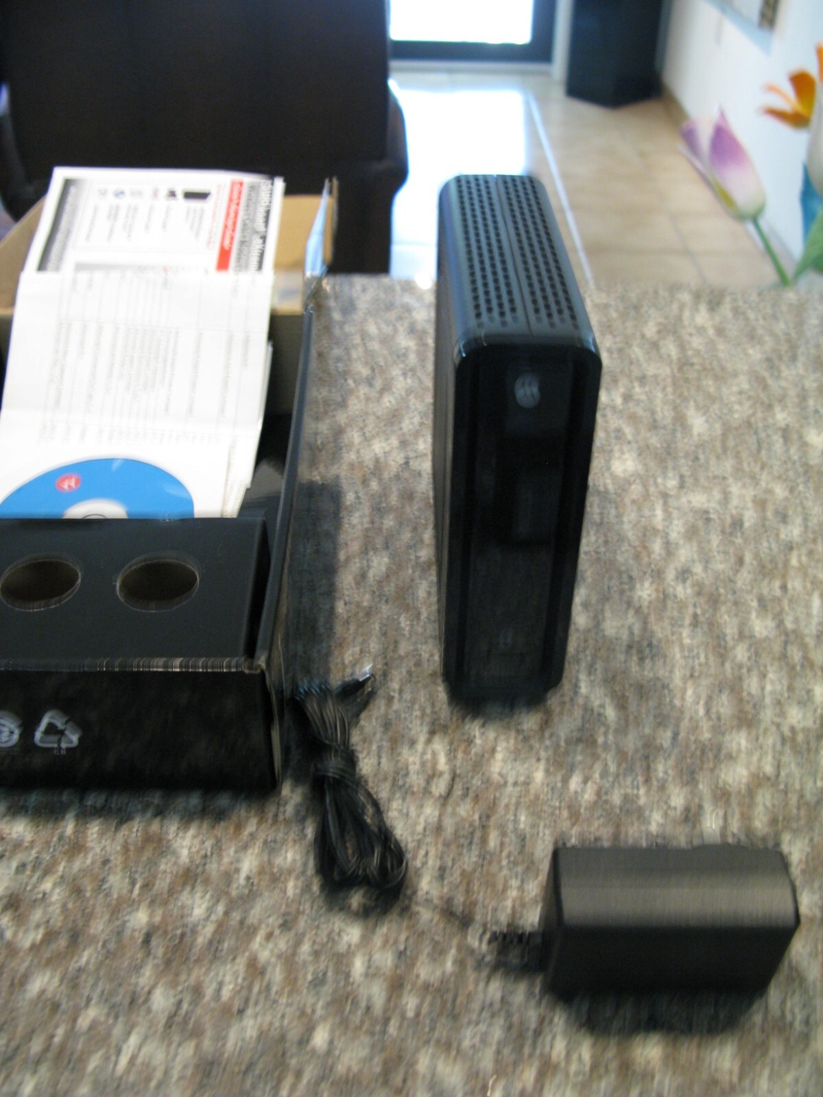 Motorola ARRIS SURFboard SBG6580 DOCSIS 3.0 Cable Modem and Wi-Fi Router N300