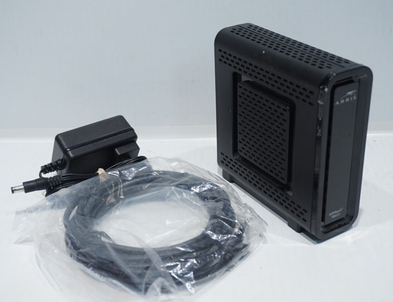MOTOROLA ARRIS SURFBOARD SB6121 HIGH SPEED CABLE MODEM w/AC & CABLE