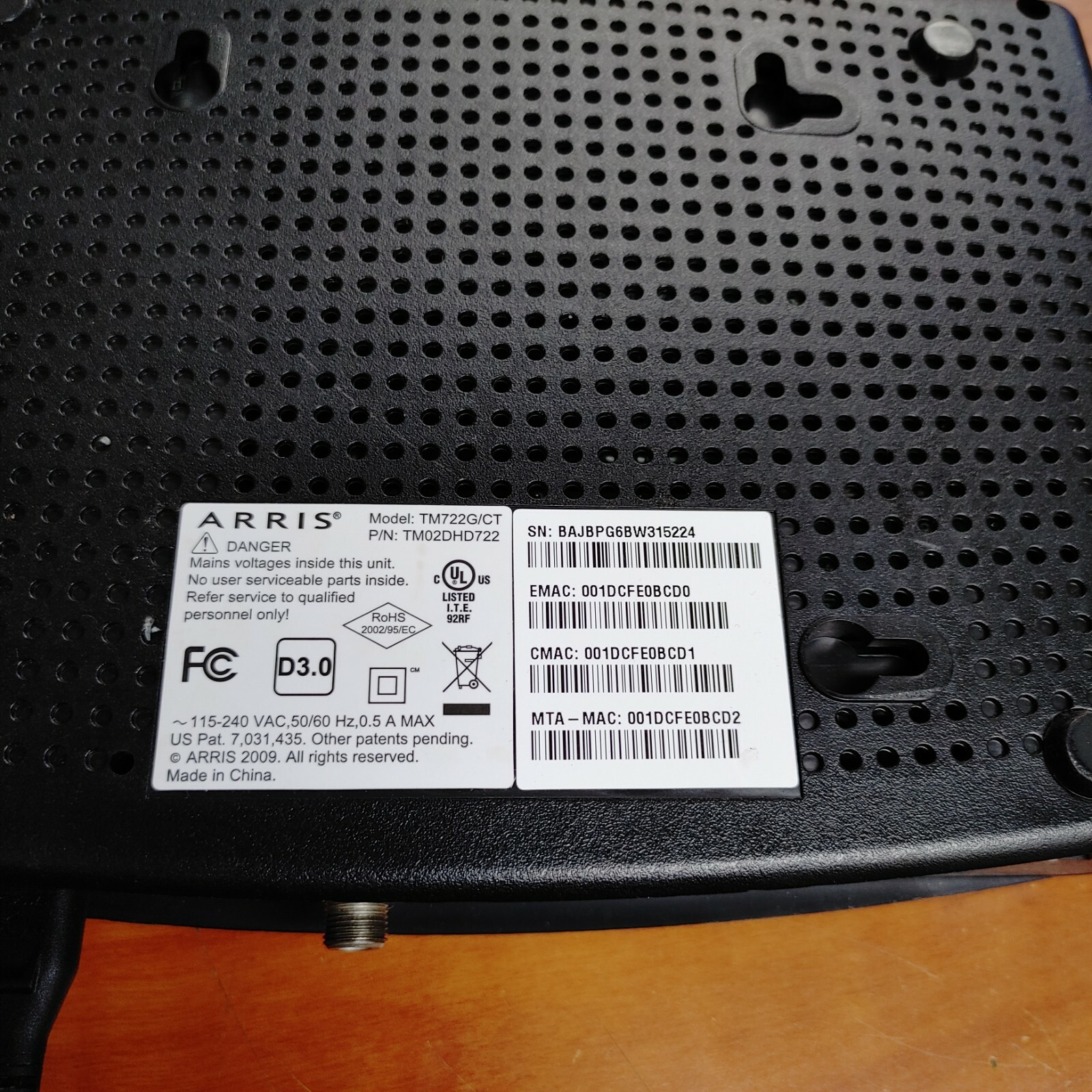ARRIS Cable Modem (TM722G) Docis 3.0 FOR PARTS