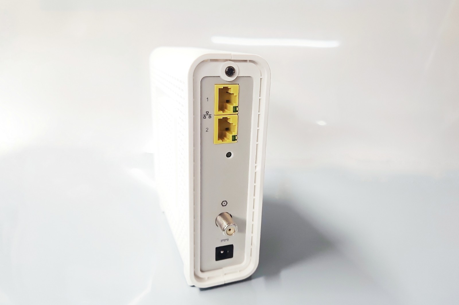 ARRIS SurfBoard SB8200v3 3.1 Modem for High-Speed Internet w/Cable