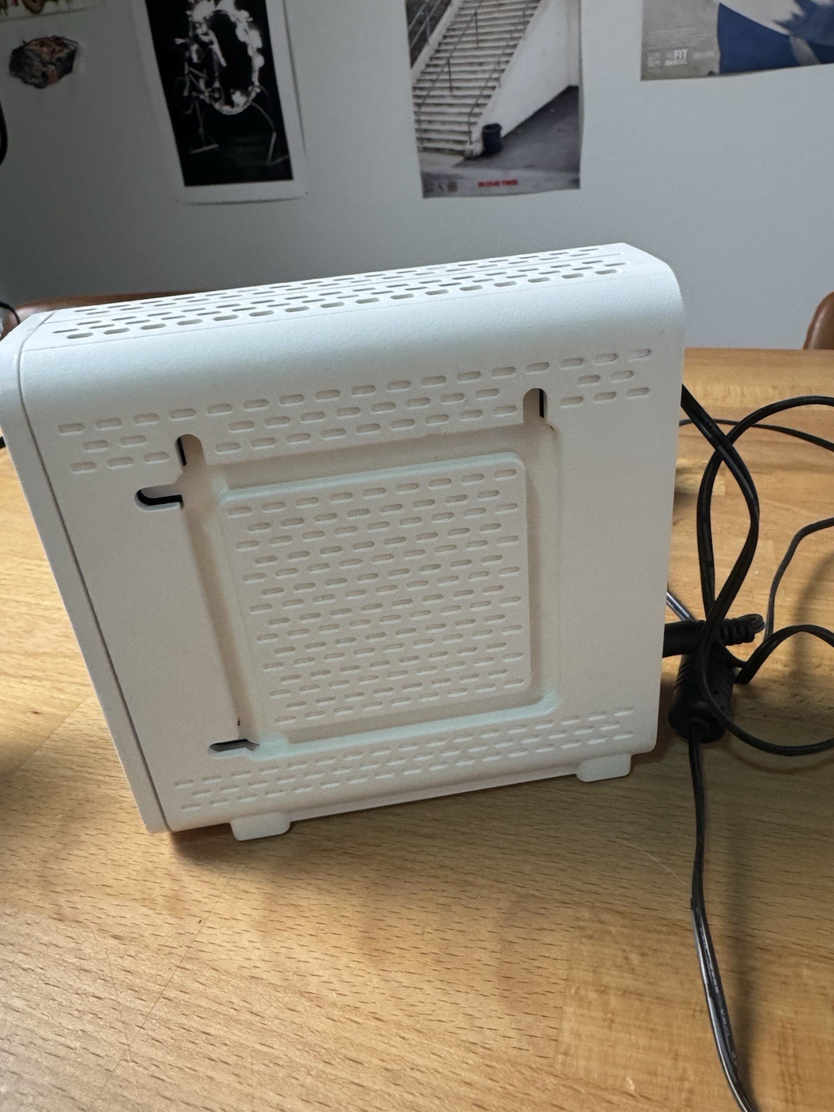 ARRIS SB6190 White Surfboard Cable Modem, 1 Gbps, 32×8 Channels