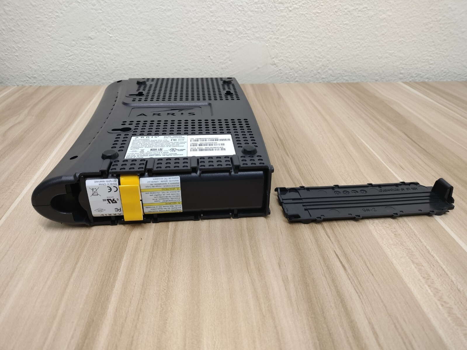 Arris TM604G Touchstone Telephony Cable Modem (TM04AHDG6) w/ Power Cord