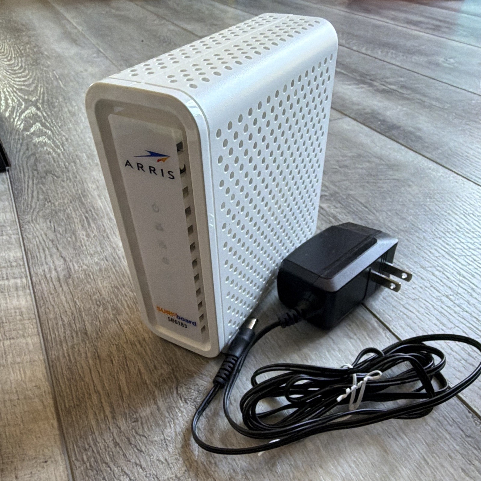 ARRIS SURFboard SB6183 DOCSIS 3.0 Cable Modem 686 Mbps Comcast White + Adapter