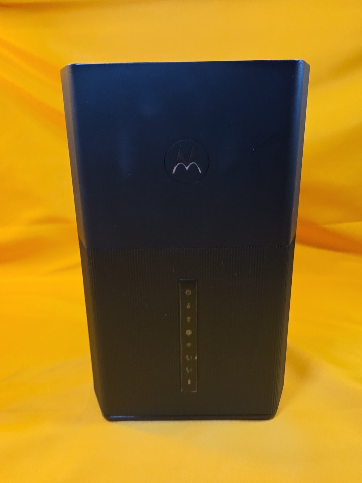 Motorola MT8733 DOCSIS 3.1 Cable Modem AX6000 WiFi 6 Router No Power Adapter