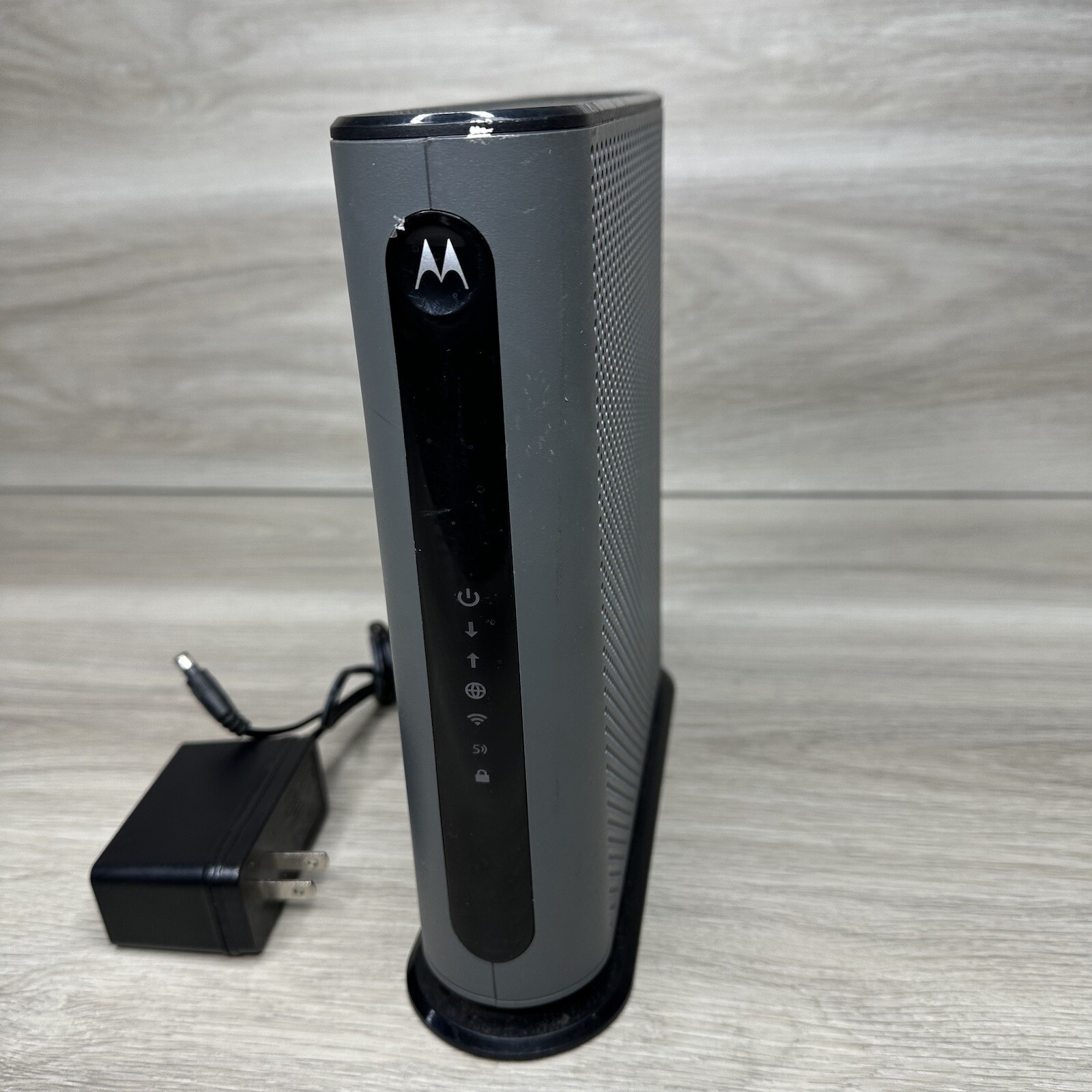 Motorola MG7550 16×4 Cable Modem Plus AC1900 Wi-Fi Router 2.4G/5G