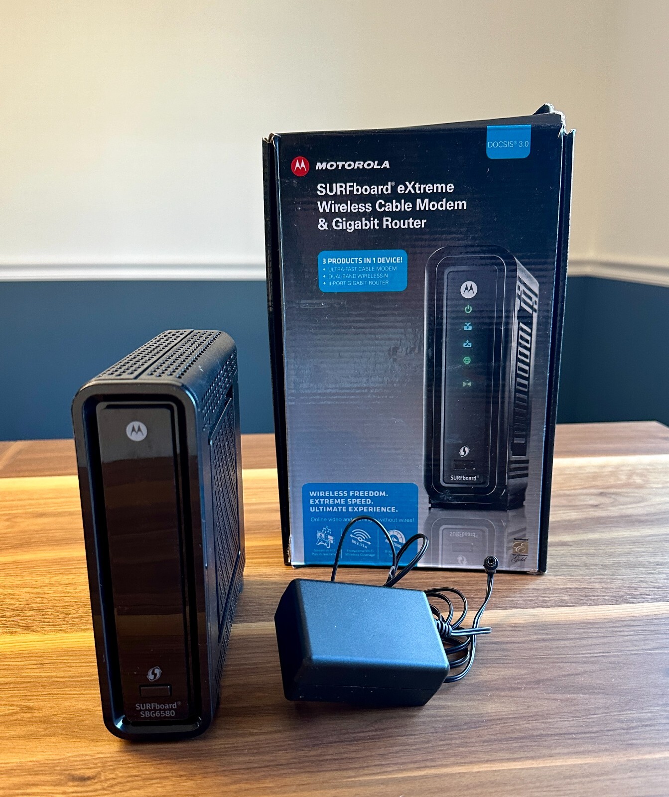 Motorola Surfboard Extreme Wireless Cable Modem Gigabit Router SBG6580