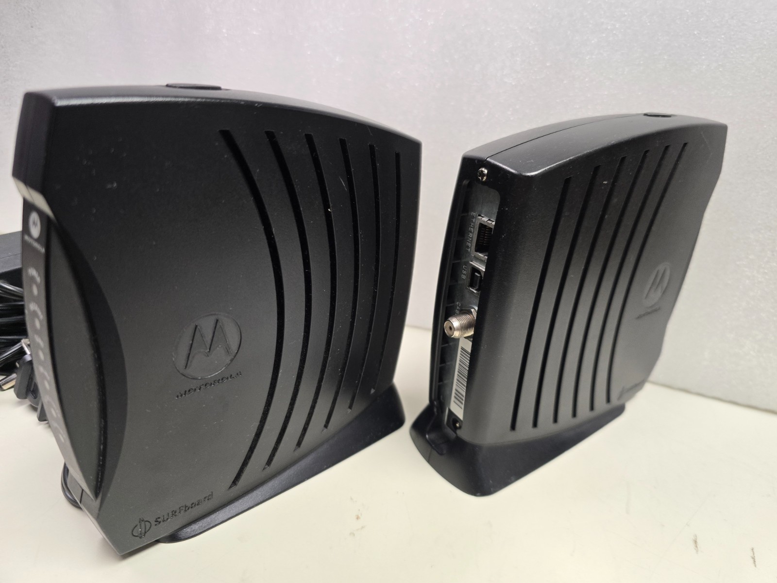 Motorola SURFboard SB5100 Cable Modem w/ Adapter
