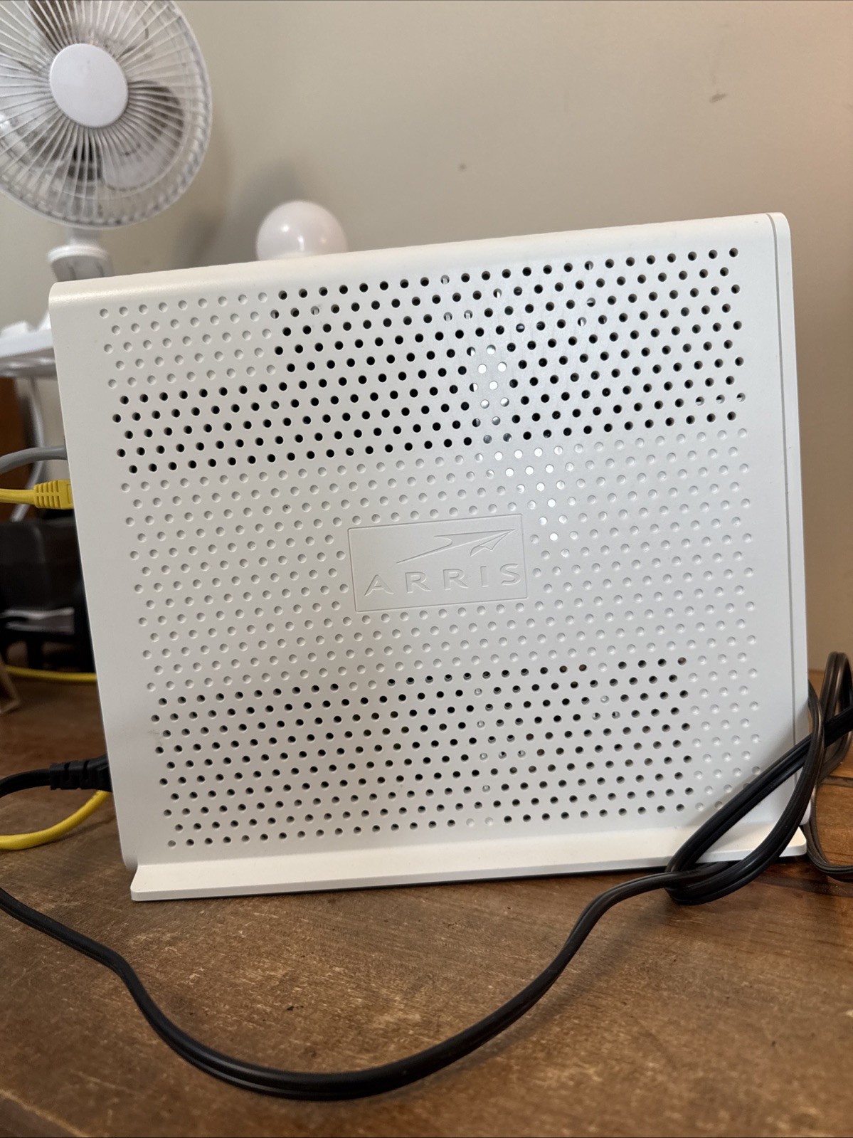 ARRIS SURFboard SBG6900AC DOCSIS 3.0 16×4 Cable Modem + AC1900 WiFi Router