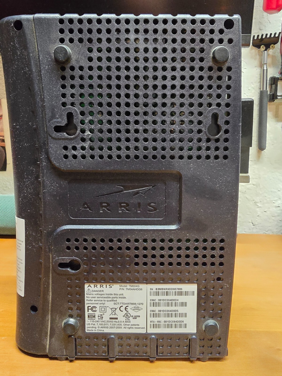 ARRIS TM604G Touchstone Cable Modem CT L1-11 + BATTERY + POWER & ETHERNET CORDs