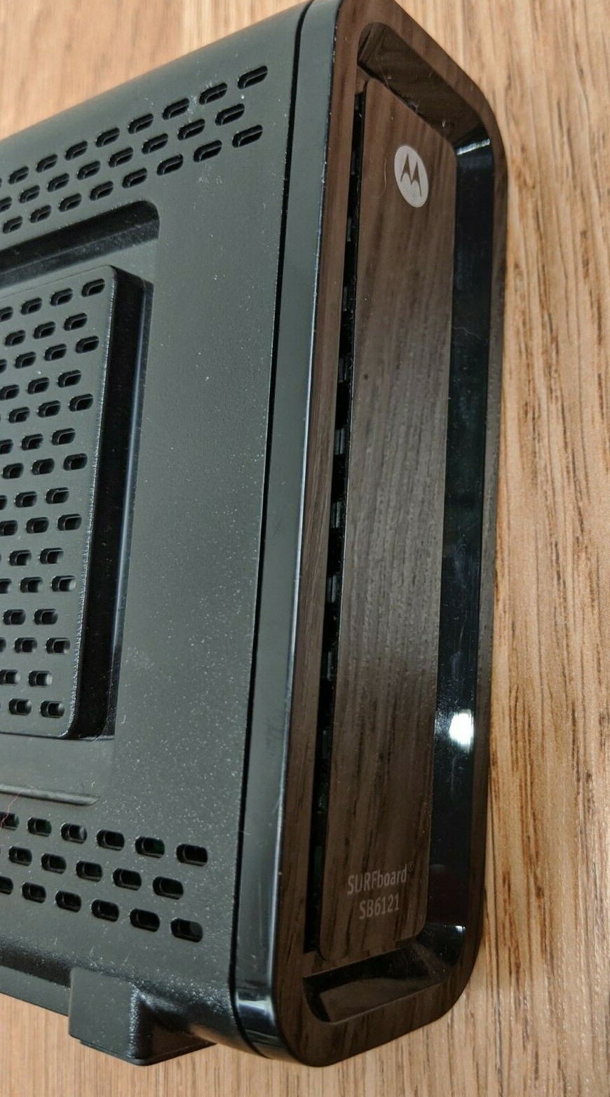 Motorola Arris SURFboard SB6121 (575186-019-00) Cable Modem no Power Adapter