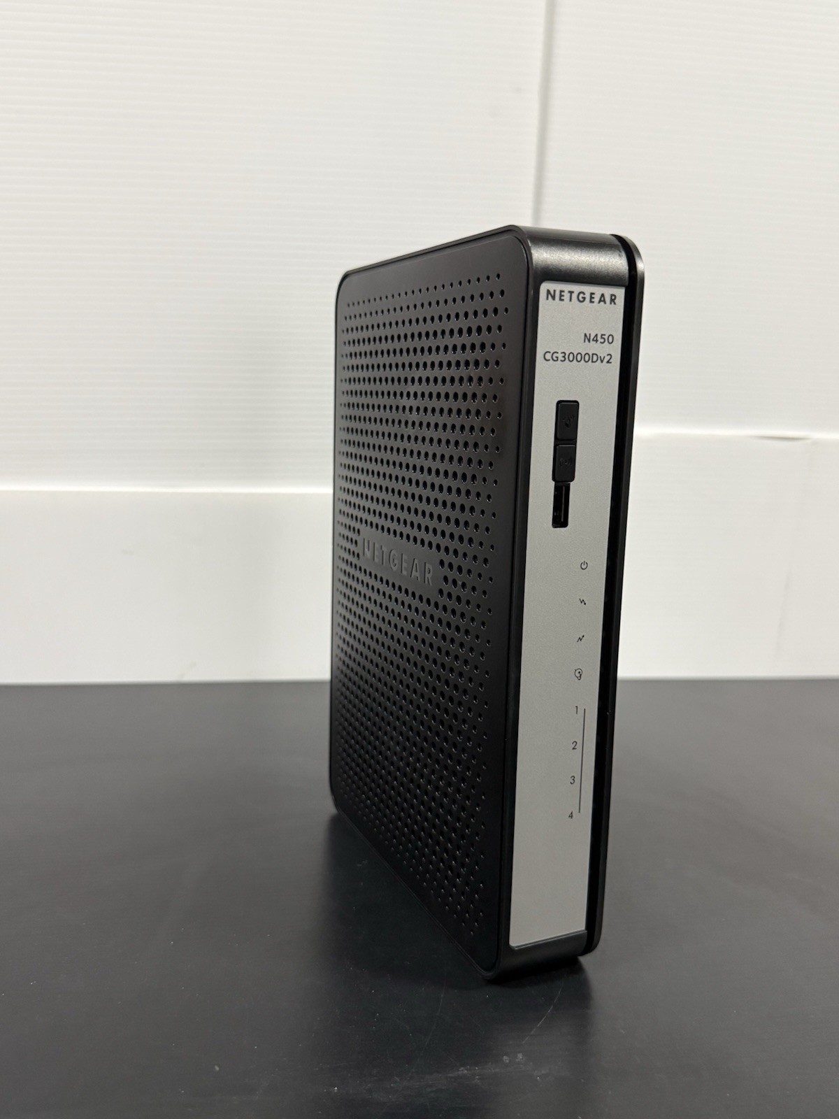 Netgear CG3000D Docsis 3.0 Cable Modem Wireless Wifi Router Gateway no adapter
