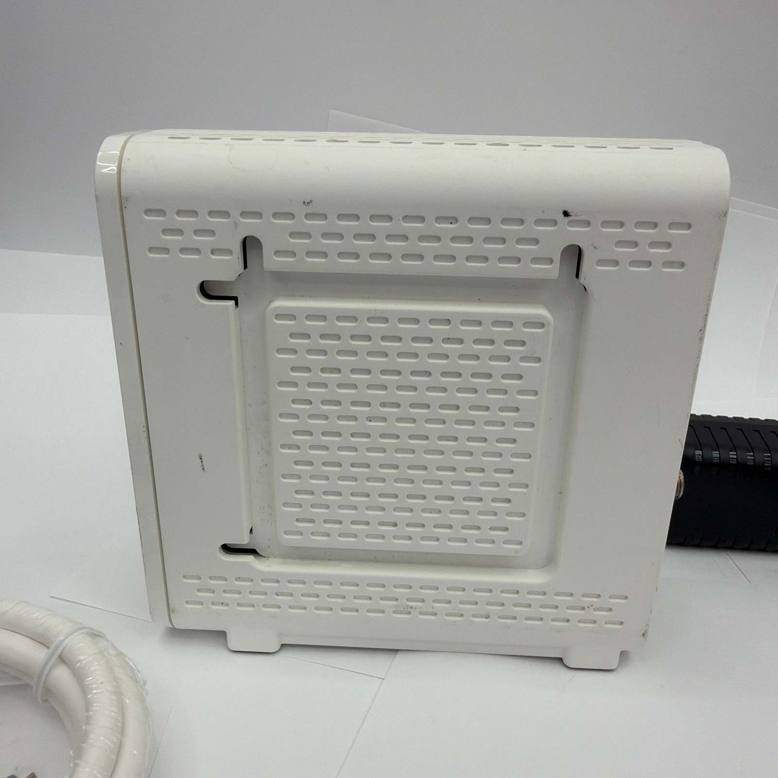 ARRIS SURFboard SB6190 DOCSIS 3.0 Cable Modem with Power Adapter and Cables