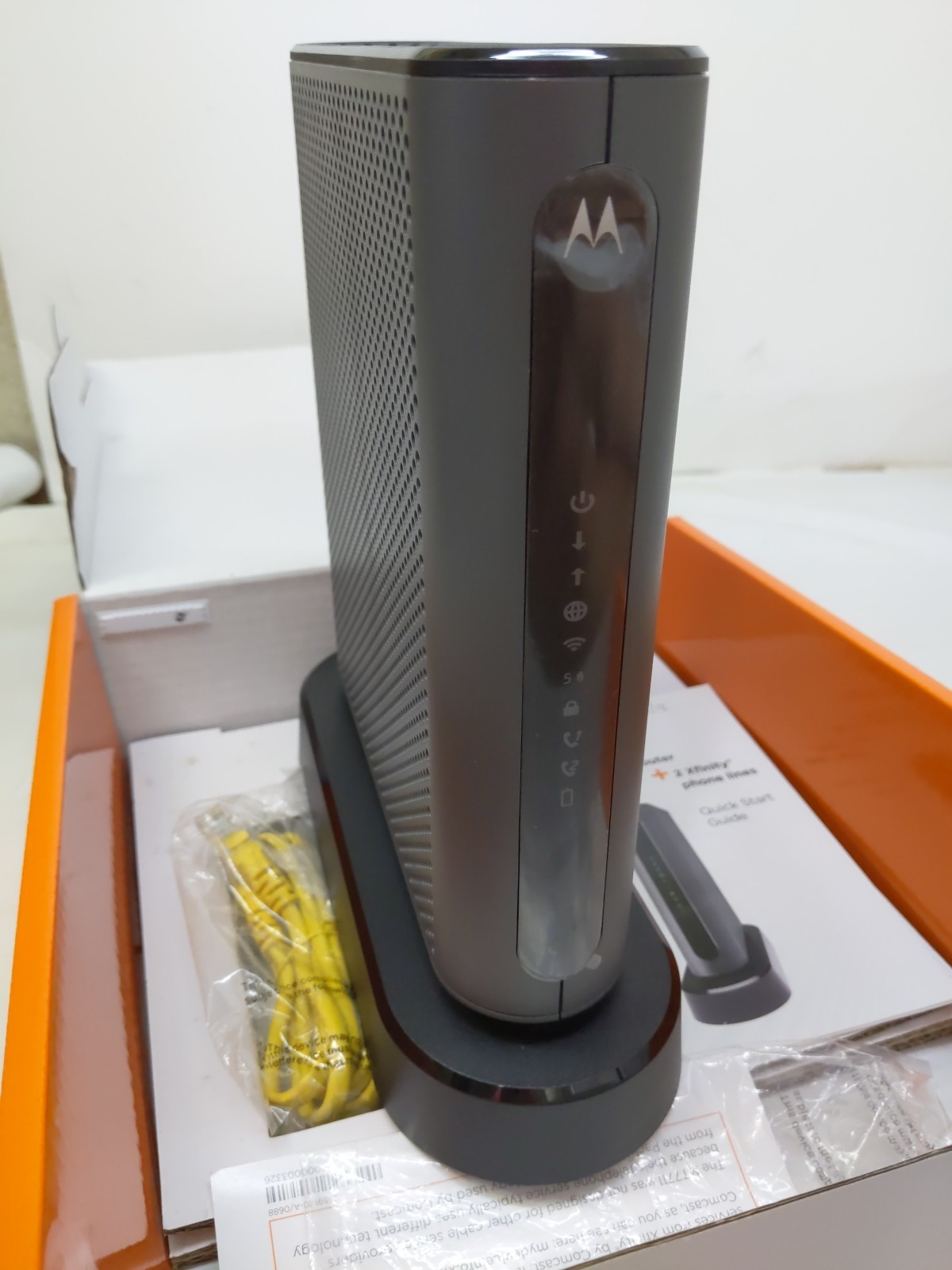 MOTOROLA MT7711 24X8 Cable Modem/Router 2 Phone Ports DOCSIS 3.0 Comcast XFINITY