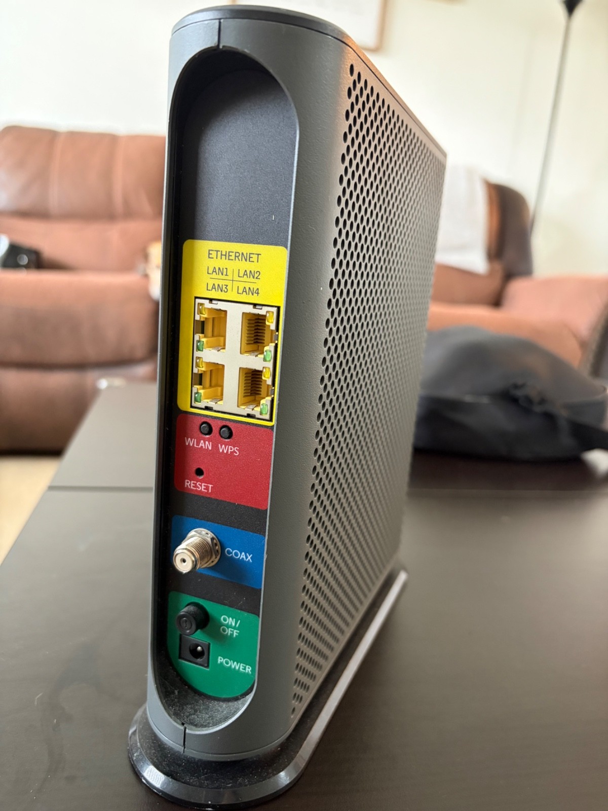 Motorola MG7540-10 16×4 Cable Modem – Black