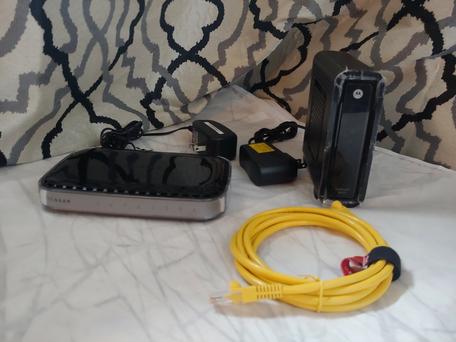 Motorola SURFboard SB6121 (575319-019-00) 172 Mbps Cable Modem
