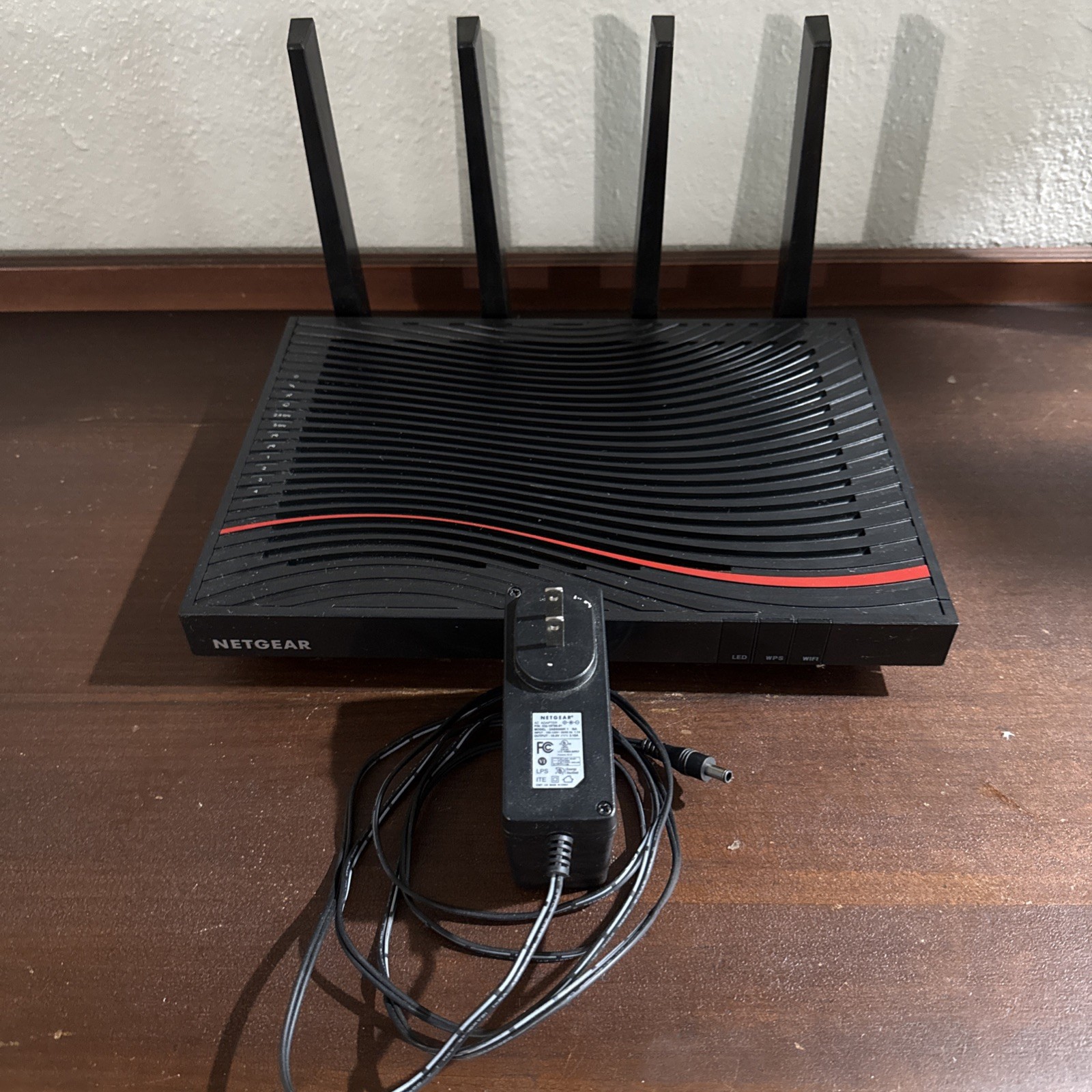 NETGEAR Nighthawk Cable Modem WiFi Router Combo (C7800) – Excellent Condition