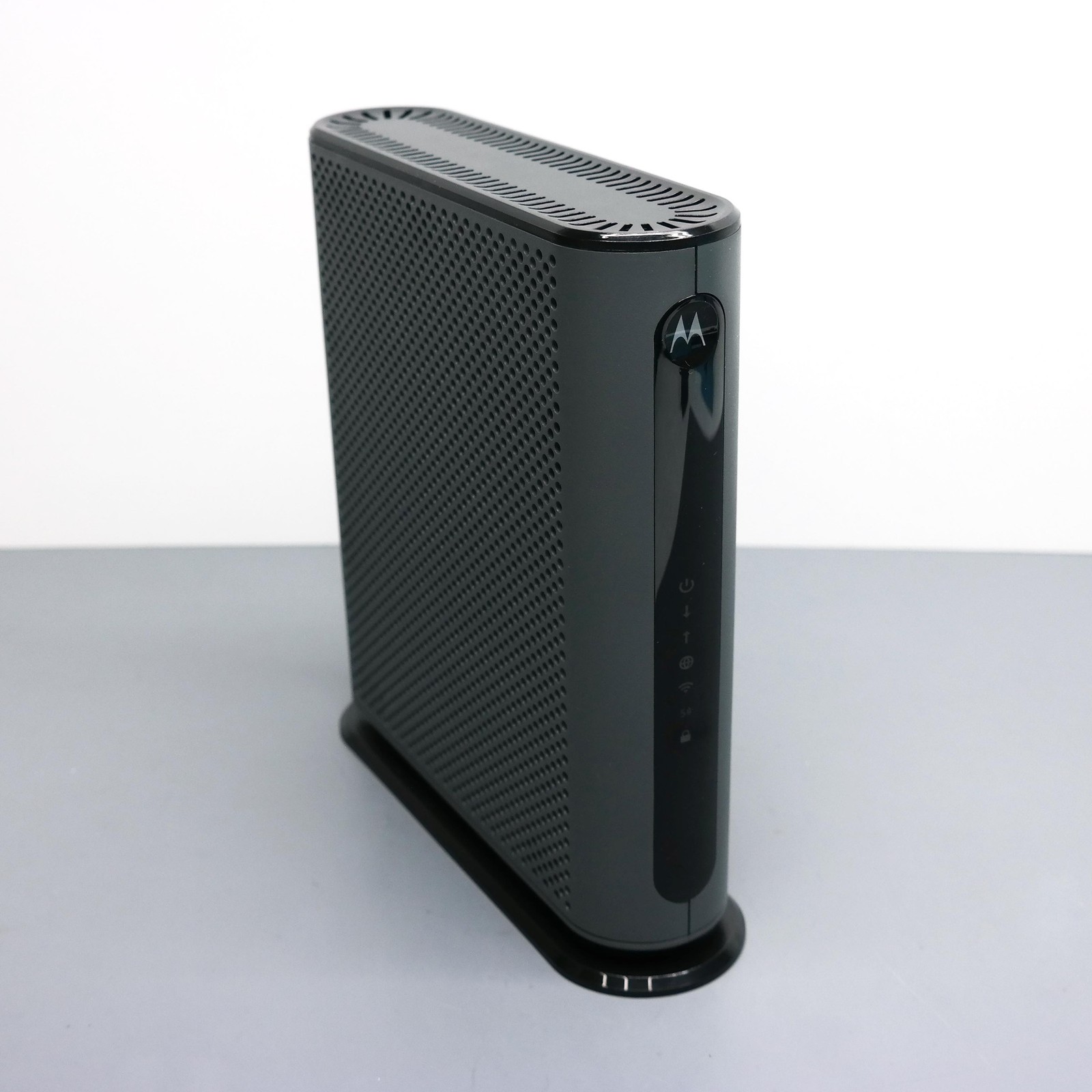 Motorola MG7540 16×4 DOCSIS 3.0 Cable Modem Plus AC 1600 Router