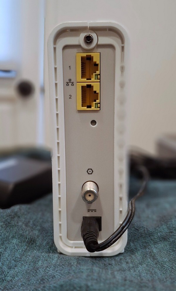 ARRIS SURFboard SB8200 DOCSIS 3.1 white Cable Modem