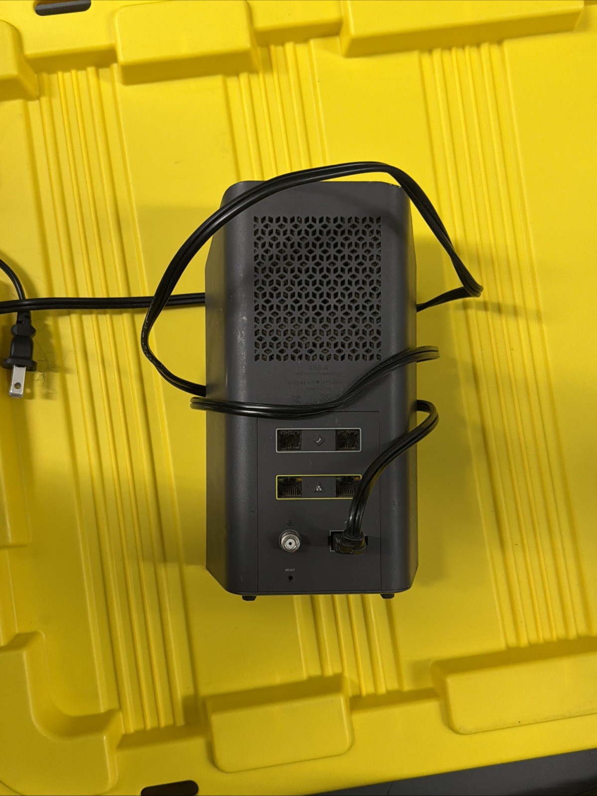 Xfinity XB6-A Gateway WiFi Router Unit with power cord