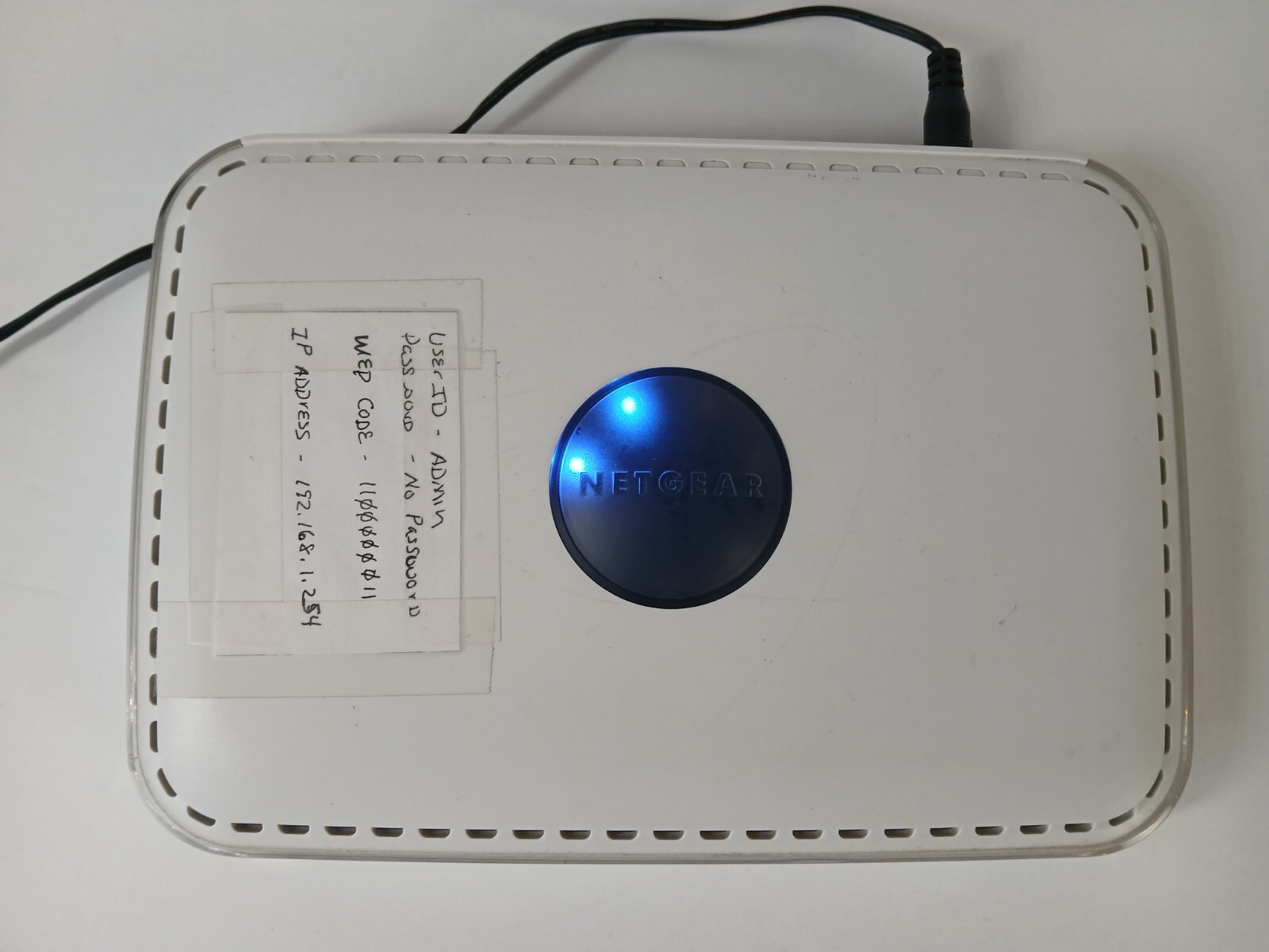 Kit Hughes HN9000 Satellite Modem and WiFi NETGEAR WPN824 Router with PS, cables