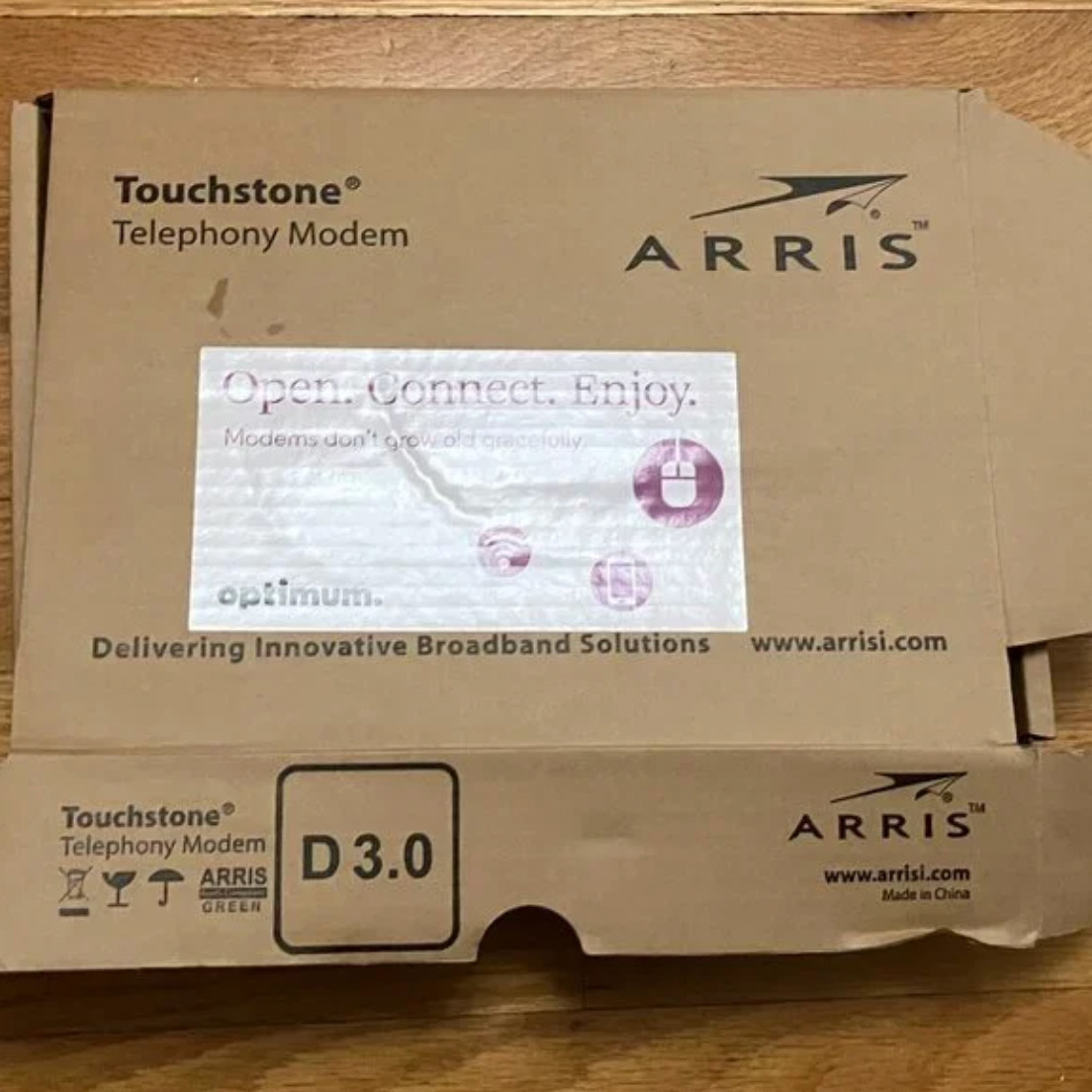 ARRIS Touchstone TM822G DOCSIS 3.0 8×4 Telephony Modem – Black
