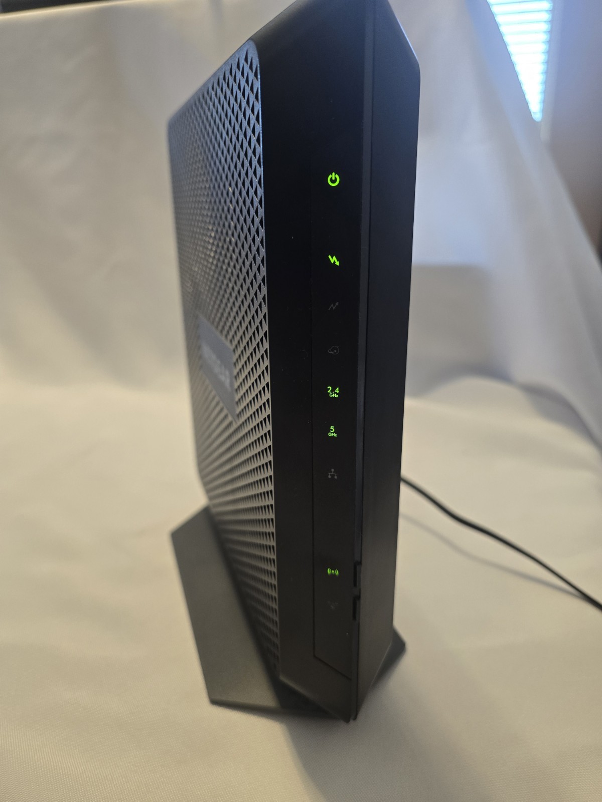 NETGEAR Nighthawk AC1900 C7000v2 WiFi Cable Modem Router DOCSIS 3.0 with Adapter