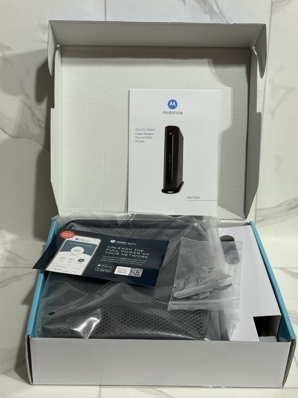 Motorola 16×4 Cable Modem Plus AC1600 Dual Band WiFi Gigabit Router Model MG7540