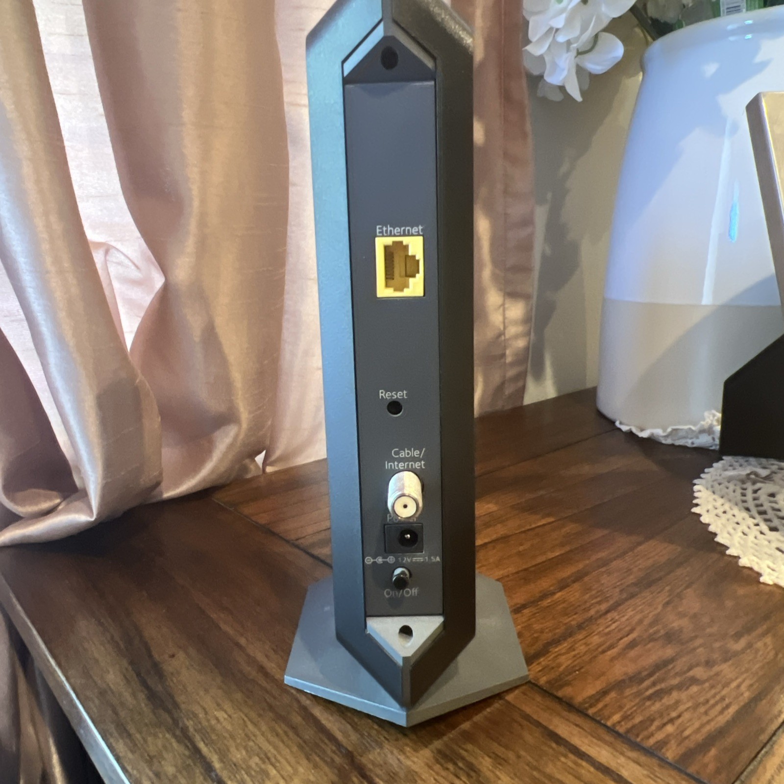 NETGEAR CM600-1AZNAS 960Mbps DOCSIS 3.0 Cable Modem. Used, great condition