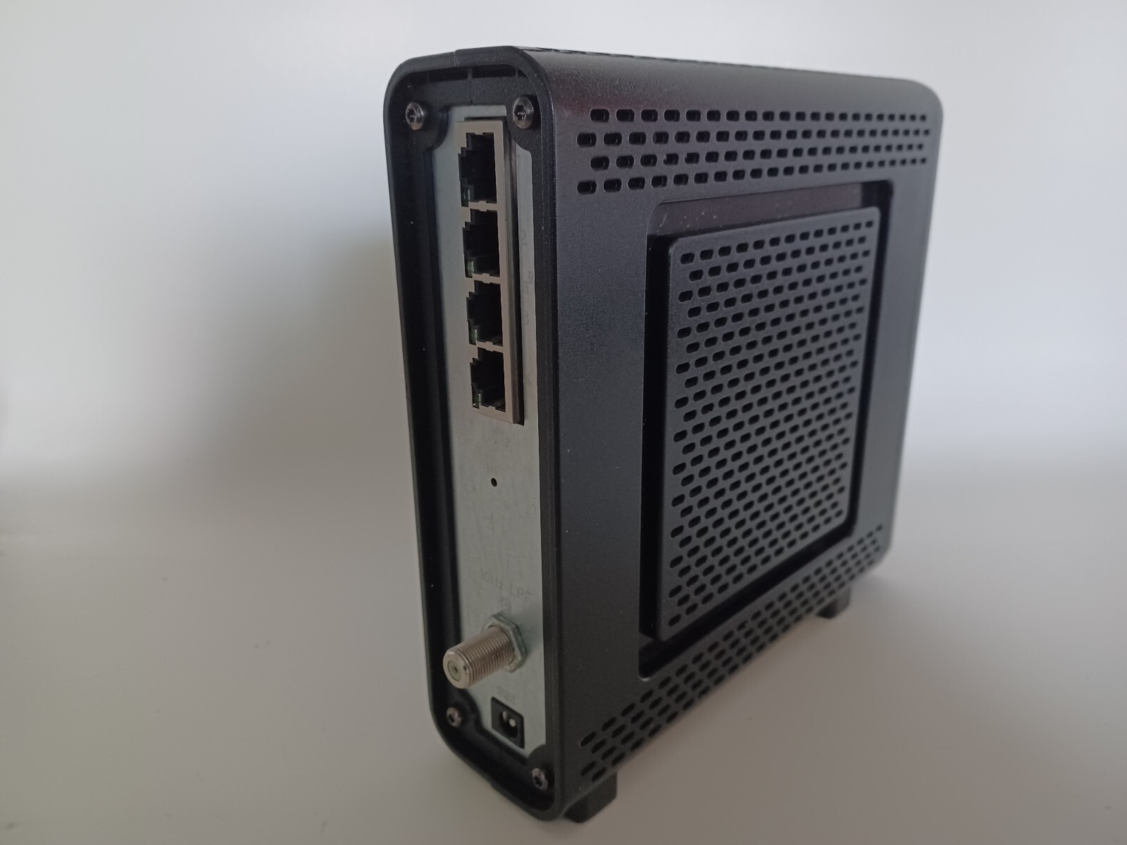 Motorola SBG6580 SURFboard 343 Mbps 4 Port Gigabit Cable Modem