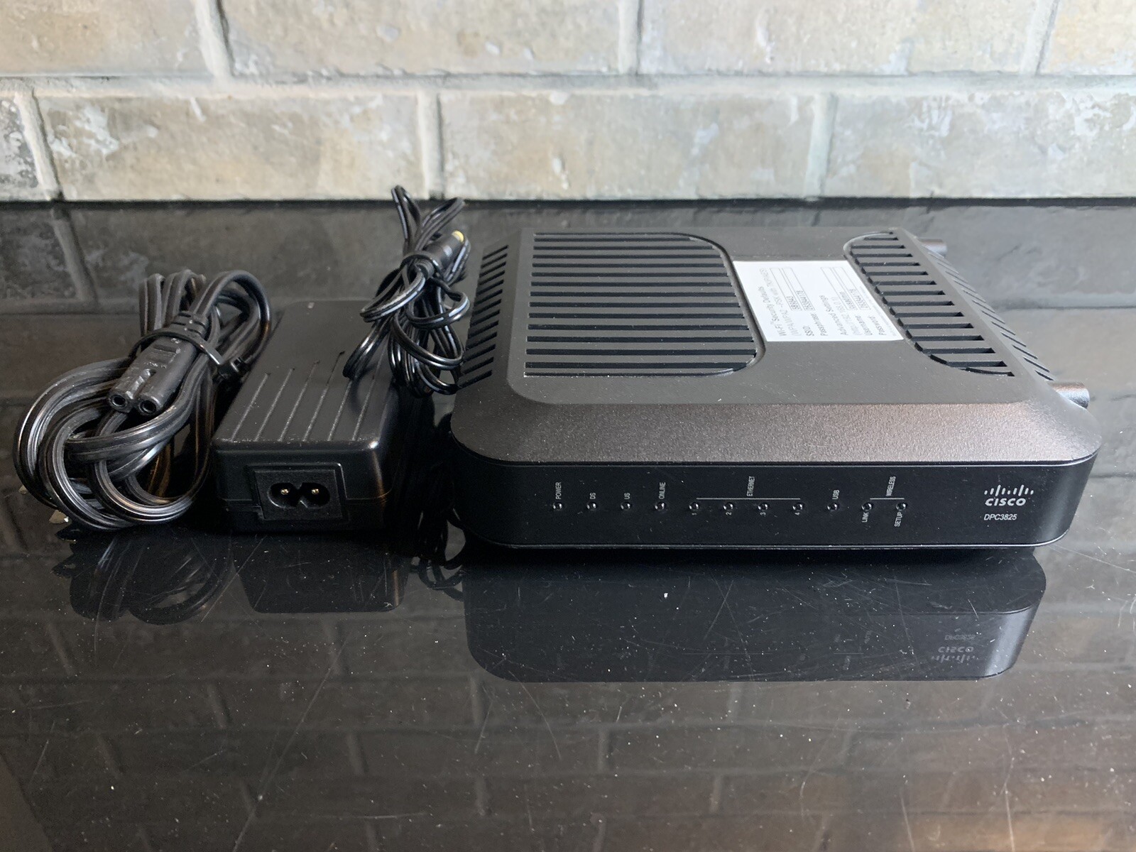 Cisco DPC3825 4 Port DOCSIS 3.0 Gateway LAN Wireless Modem Router w/ Adapter